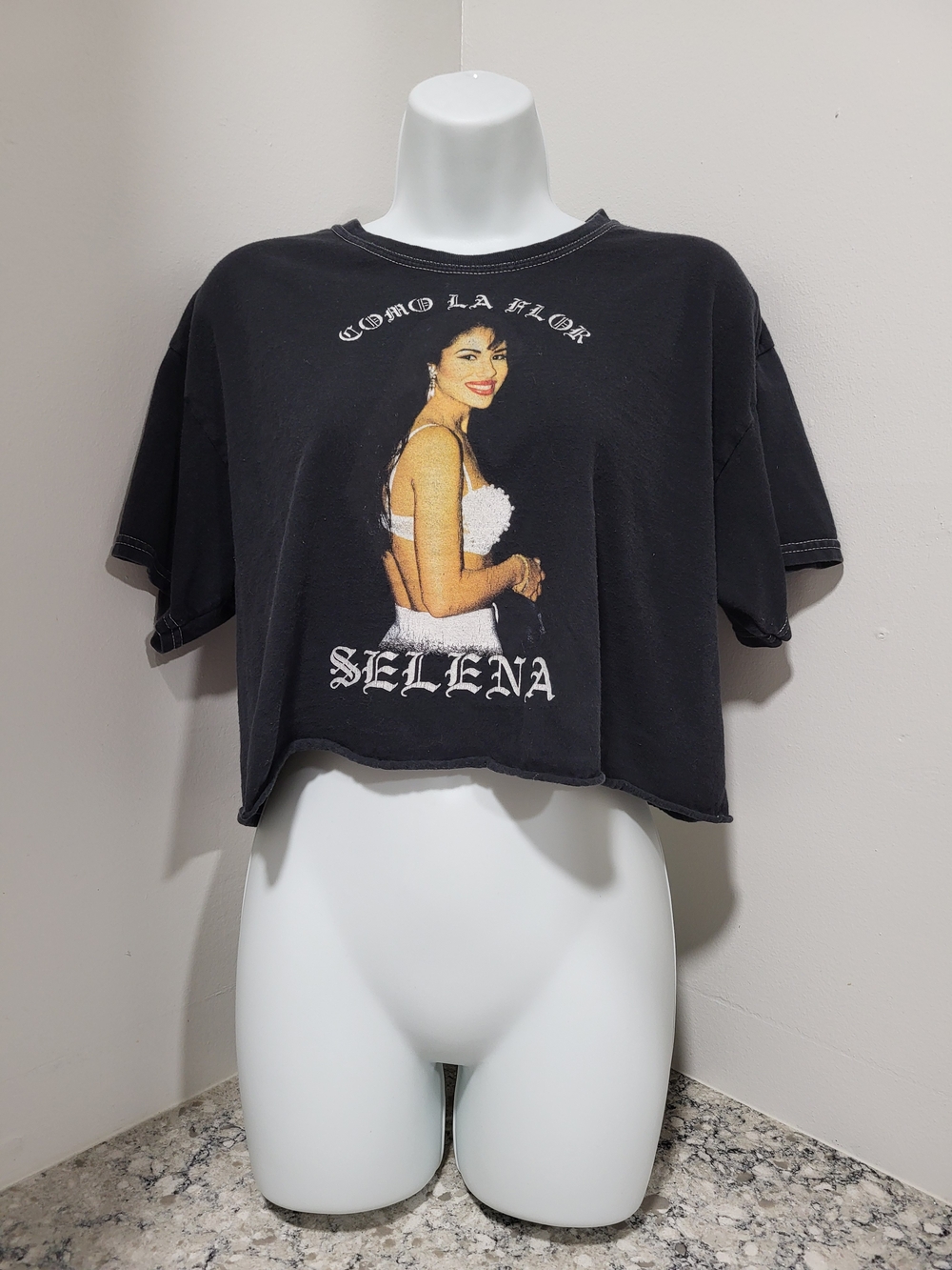 Selena Black Graphic Cropped Tee Size L